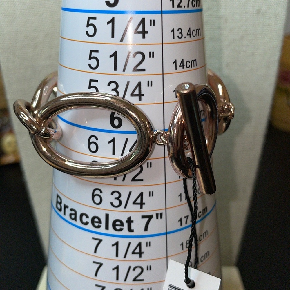 NWT White House Black Market rose gold color link toggle clasp bracelet - Picture 5 of 5
